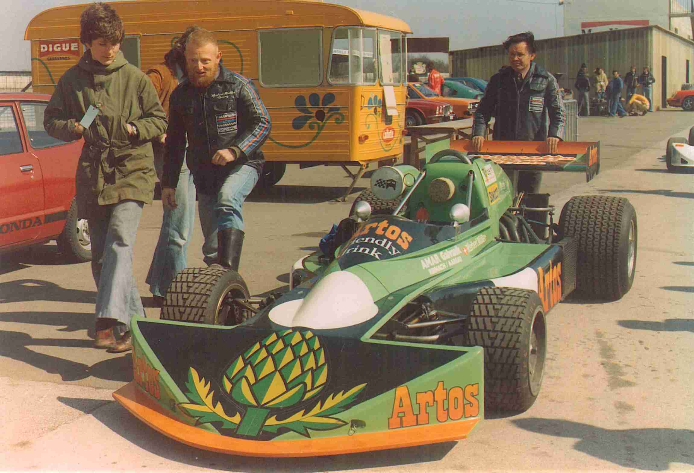 1975_march_f2_artos_fahrerlager_dijon2_kompr.jpg