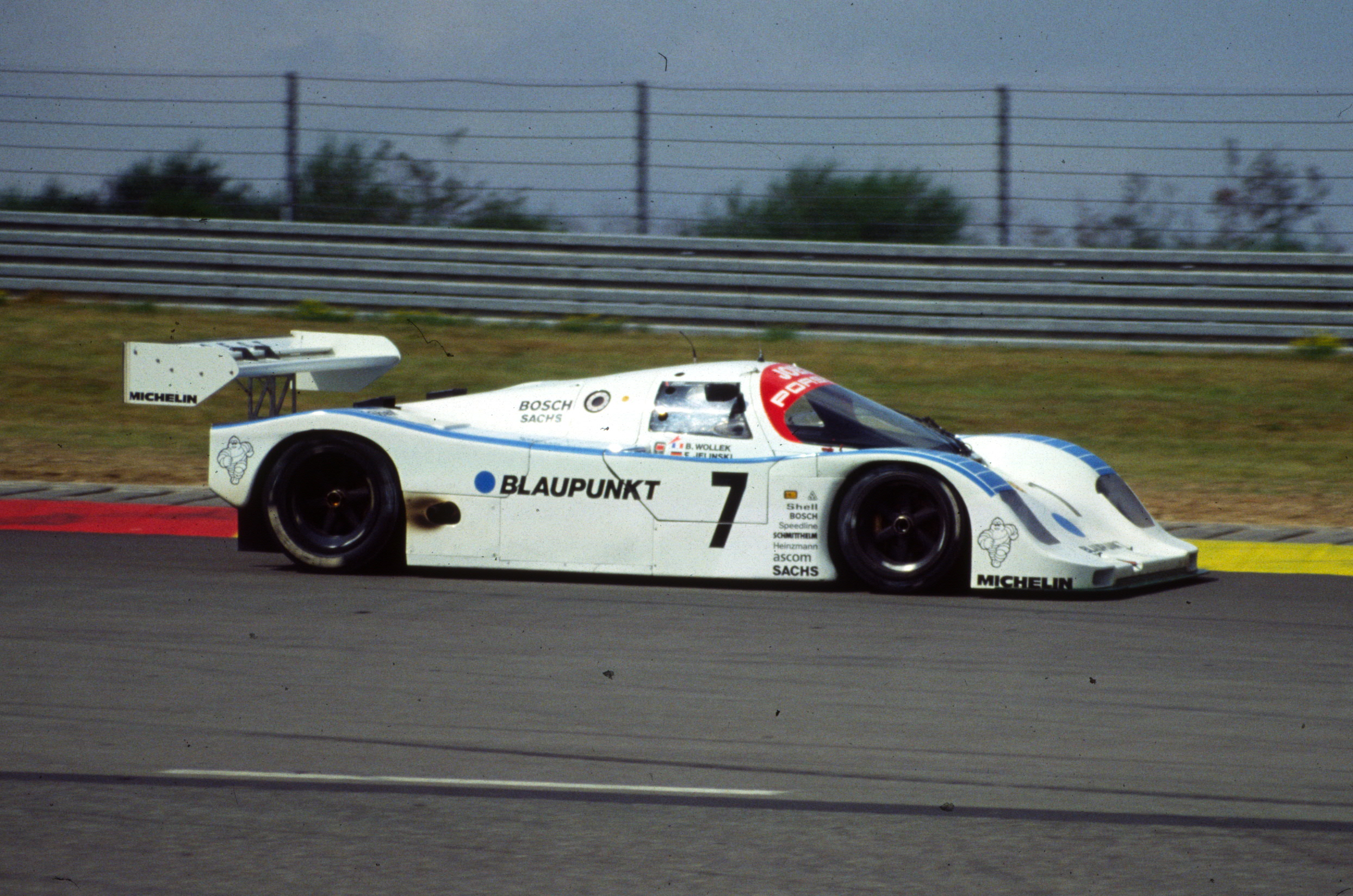 d4304-04.jpg